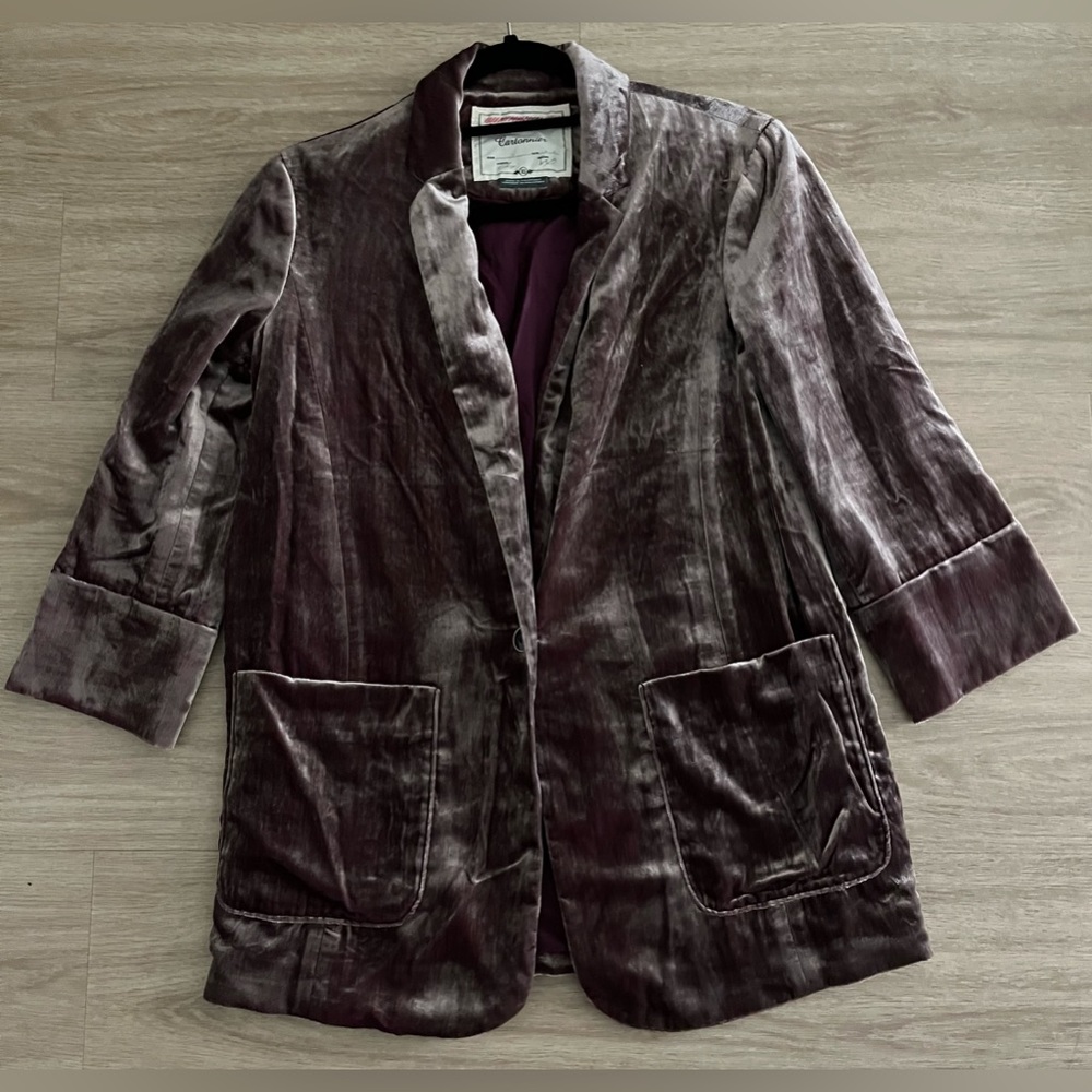 Burnt maroon velveteen 3/4 sleeve blazer with 1 button 2 pockets